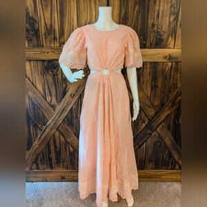 GORGEOUS ladies medium peach cutout dress by Amable by Mable in GUC